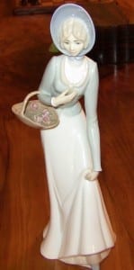 Lladro Style - Porcelanas Miguel - Lady with Flowers